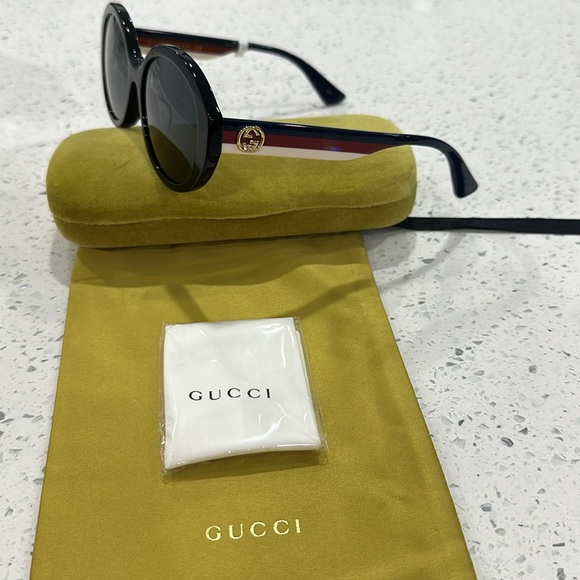 Gucci Authentic Sunglasses (NWOT)